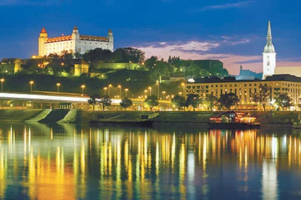 Boutique Flat In Old Town Apartment Bratislava Bagian luar foto