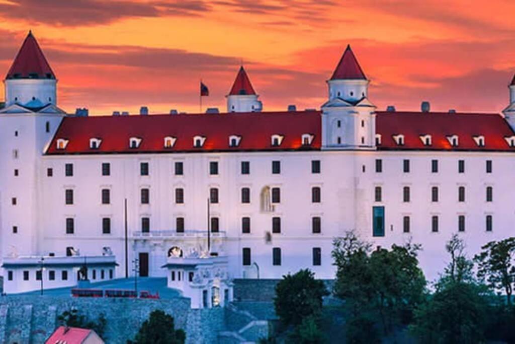 Boutique Flat In Old Town Apartment Bratislava Bagian luar foto