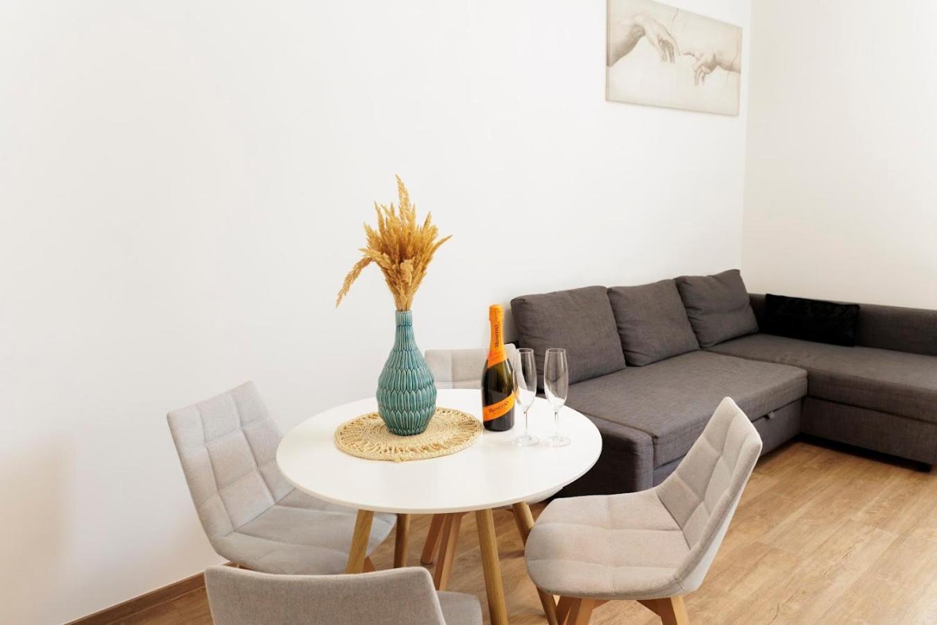 Boutique Flat In Old Town Apartment Bratislava Bagian luar foto